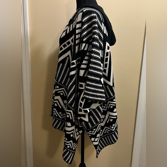 Express Hooded Boxy Oversized Sweater Poncho - Size Small - Color Black & White - Picture 3 of 7
